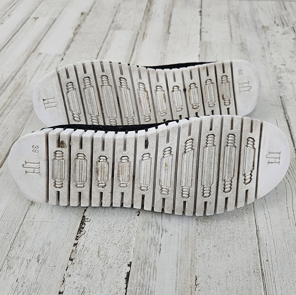 Isle Jacobson Hornbek Black Perforated Pull On Shoes - Picture 7 of 8